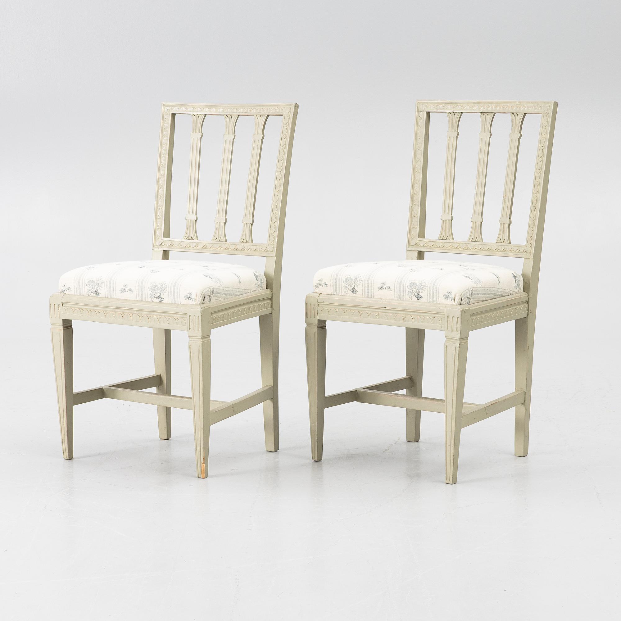 A pair of late Gustavian chairs from around the year 1800.