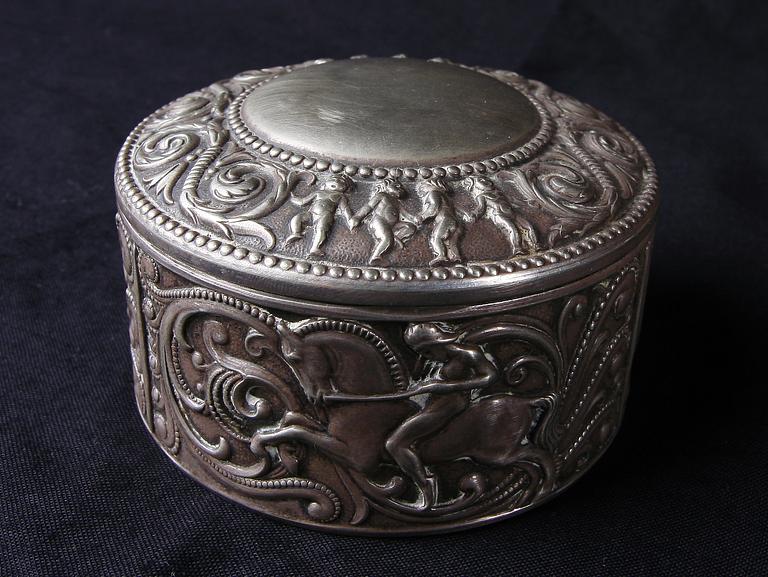 DOSOR , 10 st, flertal material bla mässing, nysilver, horn. 1800-1900-tal.