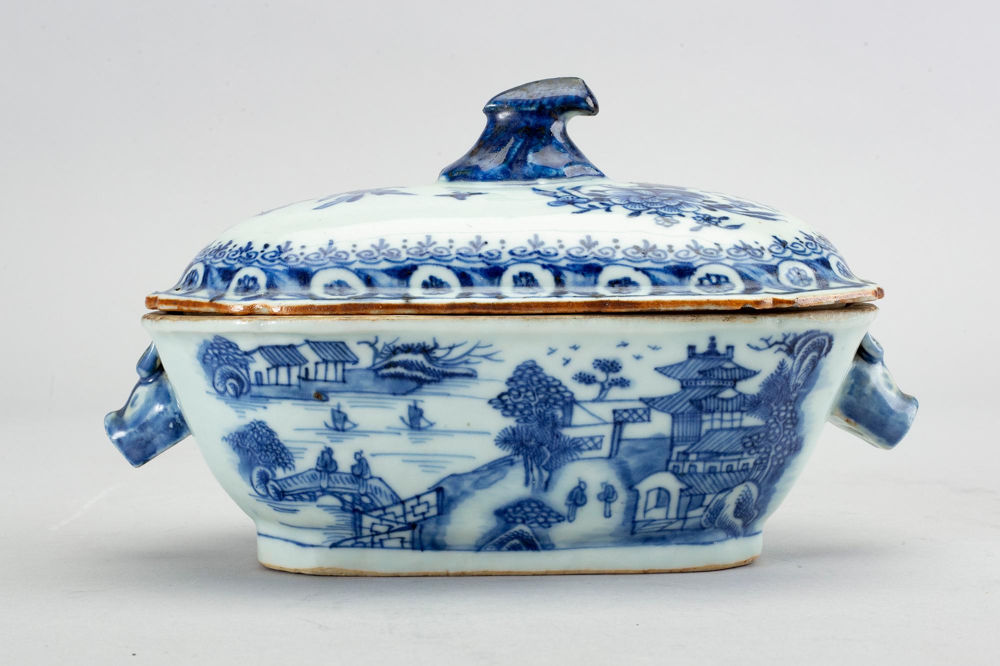 SMÖRTERRIN MED FAT Kina Qianlong (1736-95) porslin.