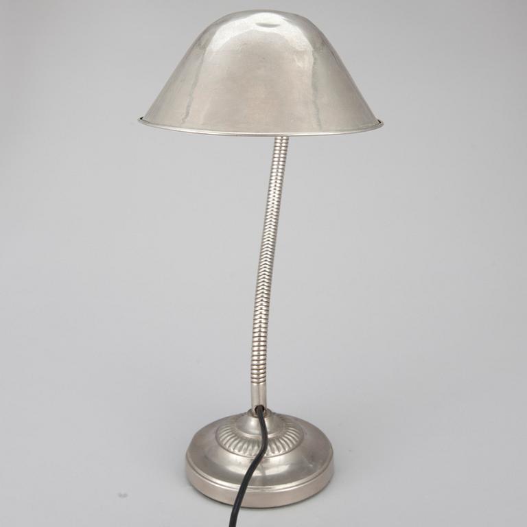 BORDSLAMPA, metall, 1900-talets första hälft.