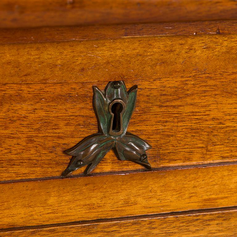 Karl Tirén, An Art Nouveau mahogany cabinet by A.B Naeslunds Möbelfabrik, Umeå, Sweden, approx. 1901.