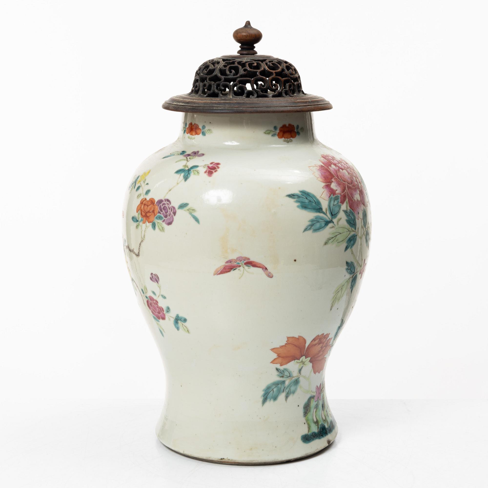 Urna, porslin, Kina, Qingdynastin, 1800-tal.