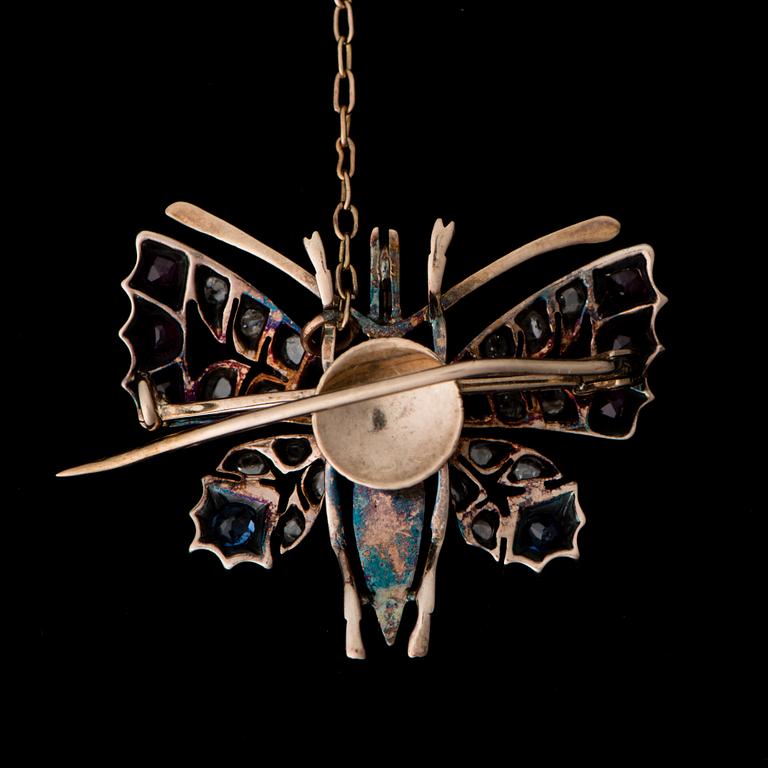BROSCH, rosenslipade diamanter, fasettslipade safireroch rubiner, pärlor, 9K guld och silver.