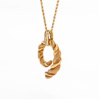 An 18K gold and diamond pendant with chain.