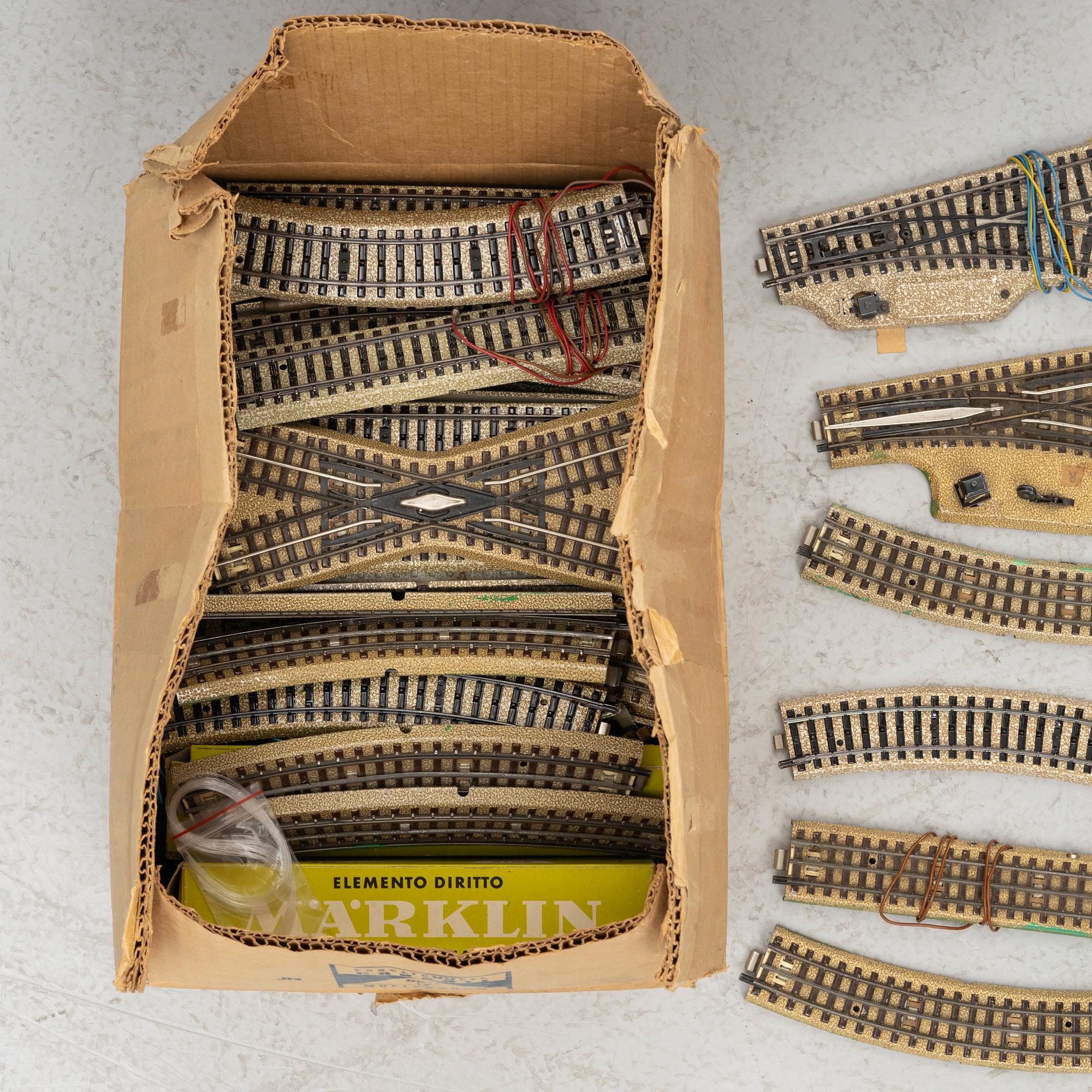 Märklin, bland annat, samling med lok, vagnar och tillbehör, 1950-60-tal.