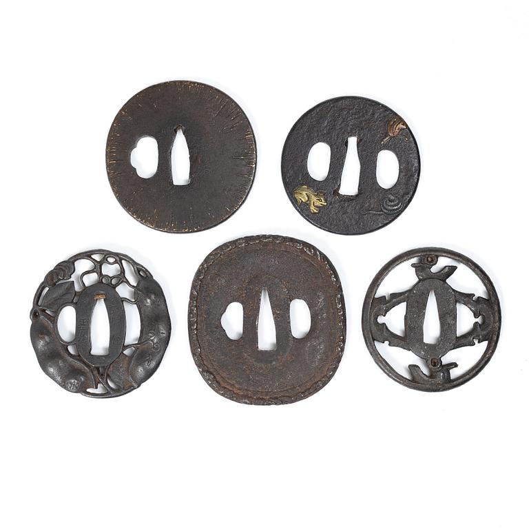 Tsuba, 5 st, Shinto/Shinshinto, varav två Meiji.