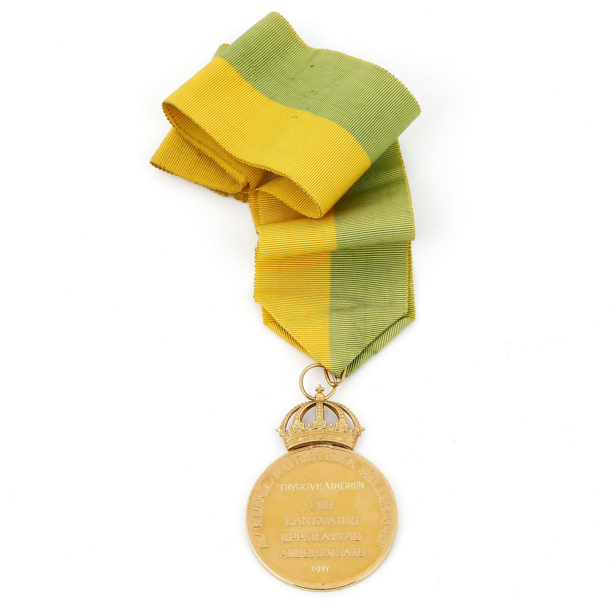 MEDALJ, 18 K guld, Carl XVI Gustaf, Kungl Patriotiska Sällskapet, 1976. Vikt ca 36g.