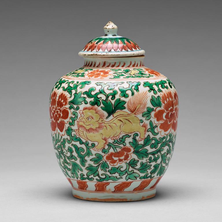 A Transitional wucai jar with cover, 17th Century.