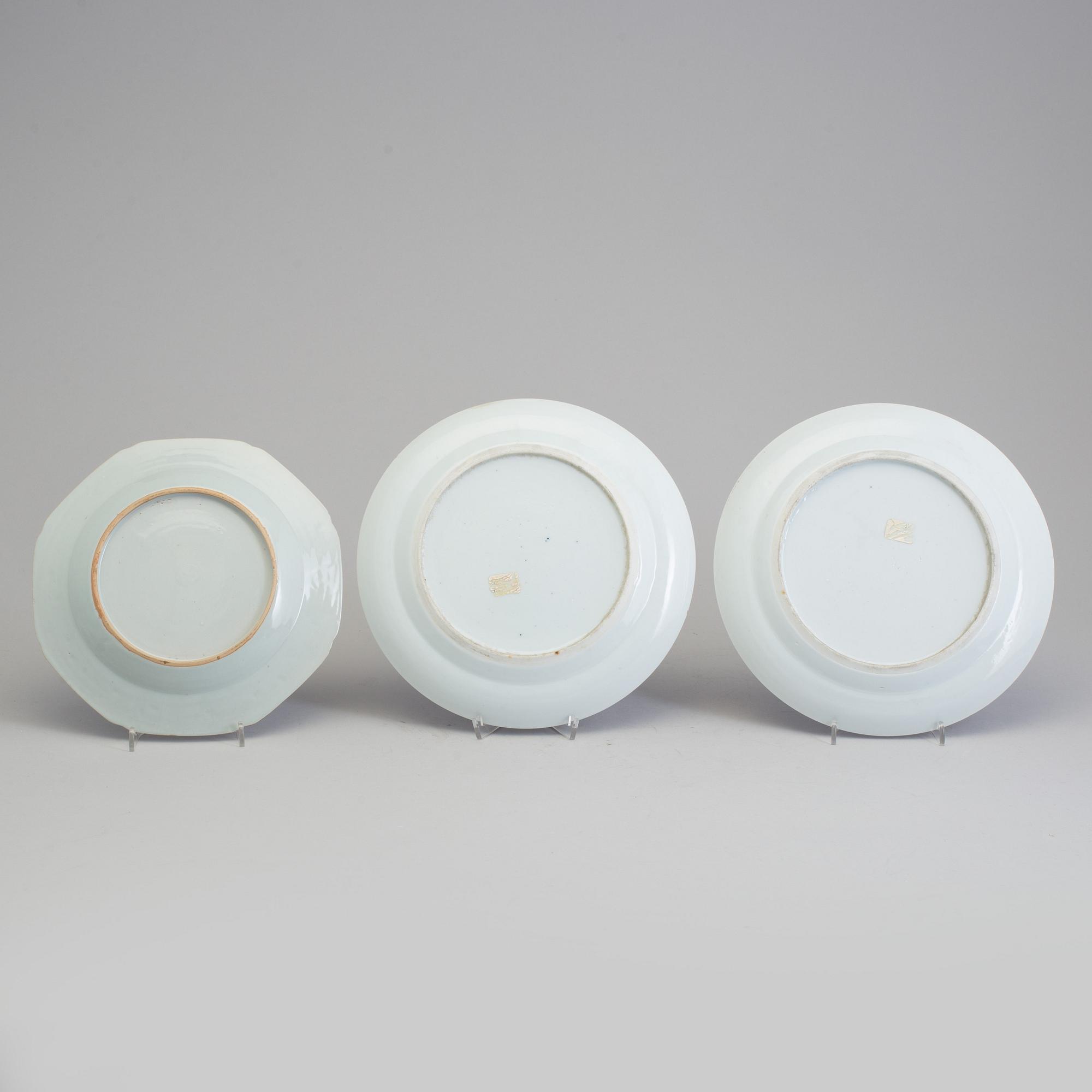 THREE  CHINESE PORCELAIN PLATES (2+1), ca 1800.