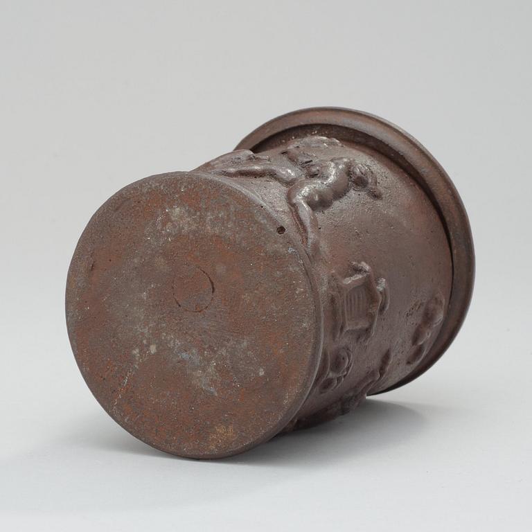 A Carl Elmberg cast iron tobacco jar, Näfveqvarn.