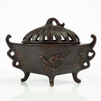 A Japanese bronze censer, Meiji (1868-1912).