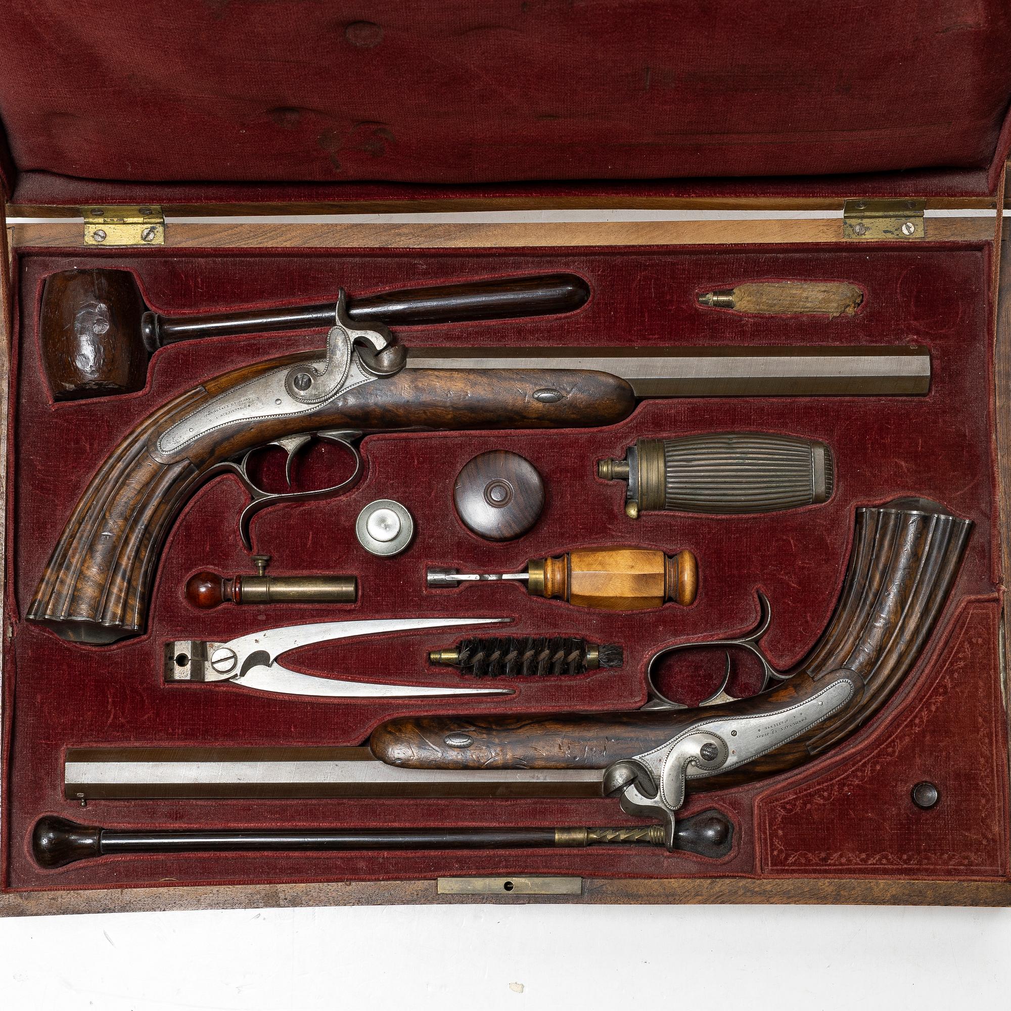 Flintlåspistoler, ett par, signerade C. SCHEL 1709, Nortelie. (Caspar el.Christopher Schiel).