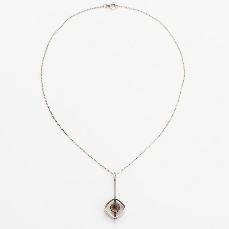 Elis Kauppi, A silver necklace with a smoaky quartz. Kupittaan kulta, Turku.