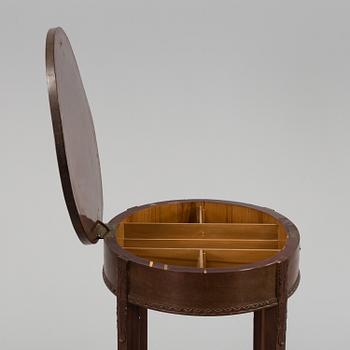A sewing table in Empire-style, from the first half of the 20th century.