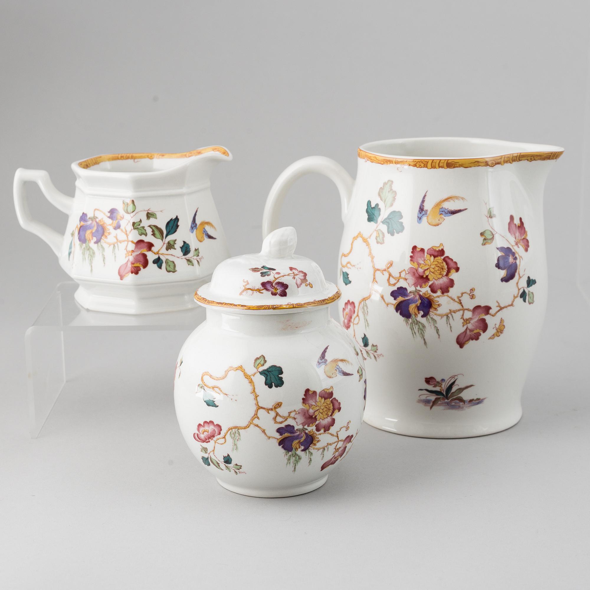 A part 'Devon Rose' dinner and coffee/teaservice, England, Wedgwood, designed 1971-1991 (68 pieces).