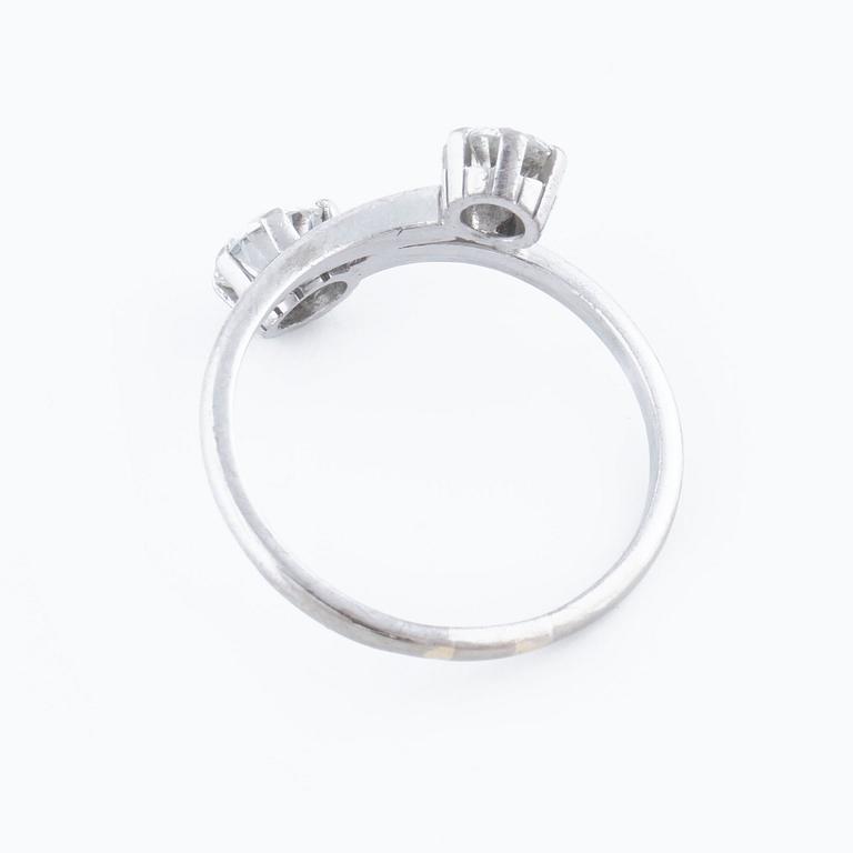 A ca 0.77 cts brilliant cut diamond ring.