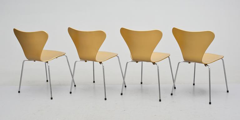 STOLAR, 4 st, "Sjuan", Arne Jacobsen för Fritz Hansen, Danmark. 1970-tal.
