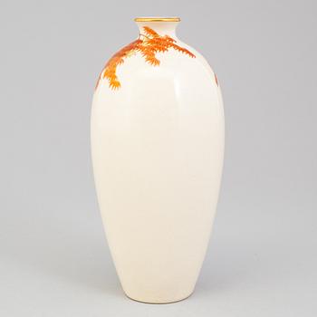 A Japanese satsuma vase, Meiji period (1868-1912).