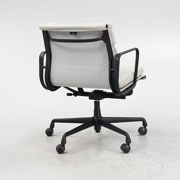 Charles & Ray Eames, a leather upholstered EA 217 soft pad office chair from VItra.