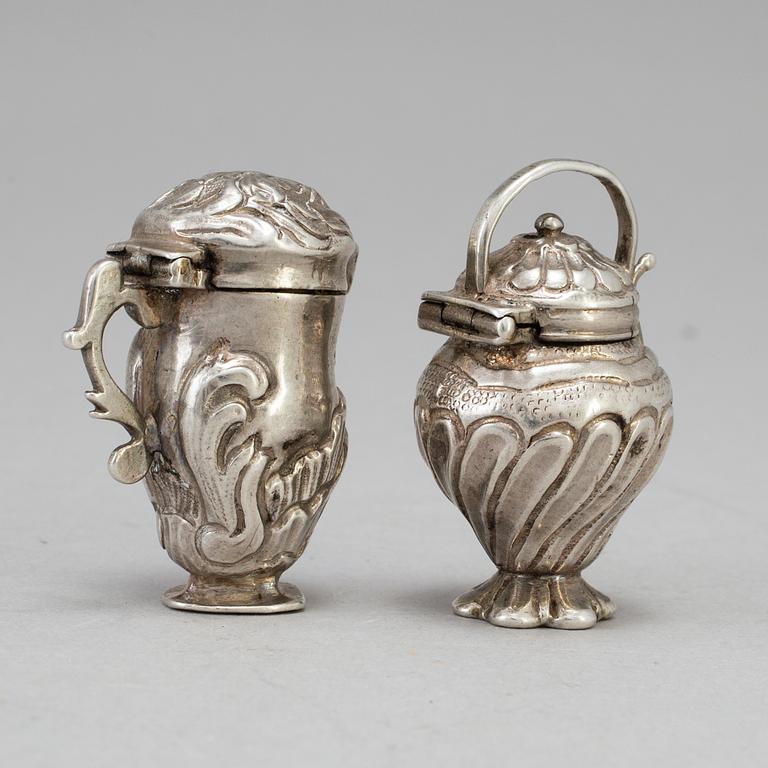 Two 18th century silver snuff bottles with faint marks. Total weight 46 g.