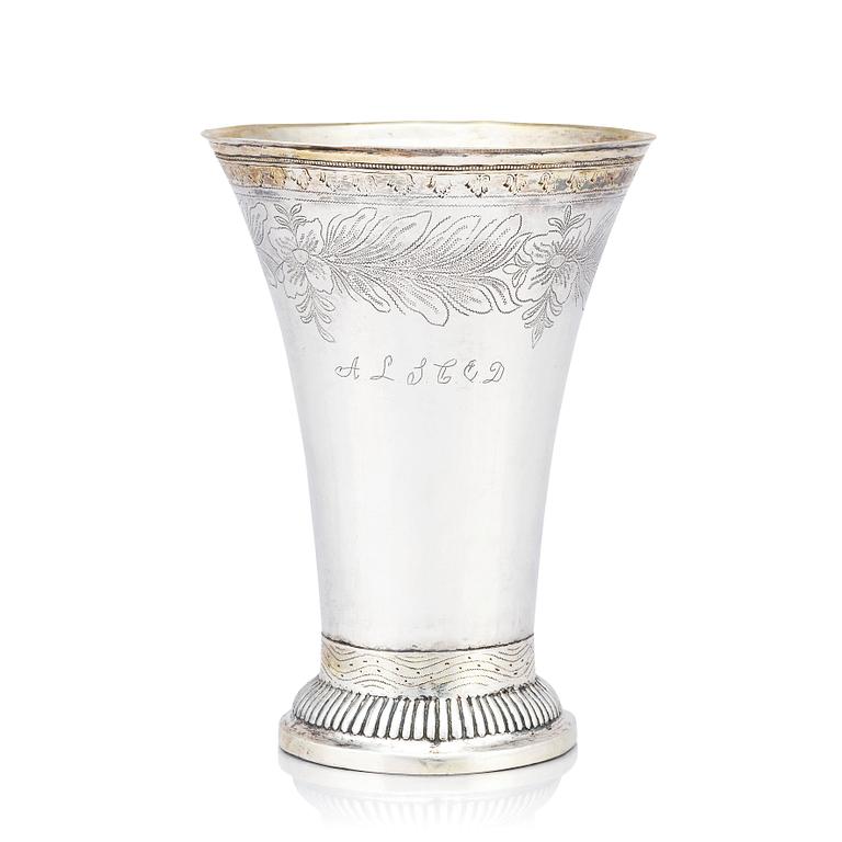 A Swedish 18th century silver beaker, marks of Eric Langberg, Söderhamn 1793.