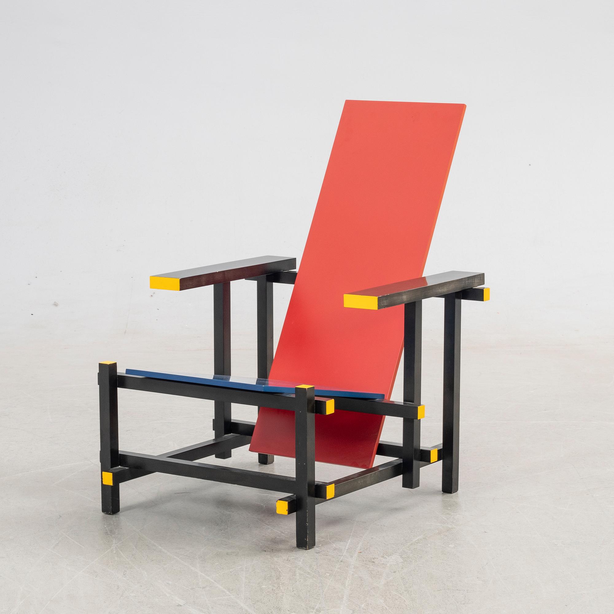 Gerrit Rietveld, karmstol, "Red and blue chair", Cassina, samtida.