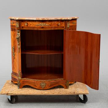 SKÄNK, Louis XVI-stil, 1900-talets andra hälft.