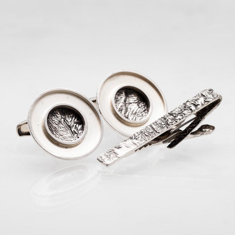 MANSCHETTKNAPPAR och KRAVATTNÅL, silver, Turun Hopea, Åbo 1966.