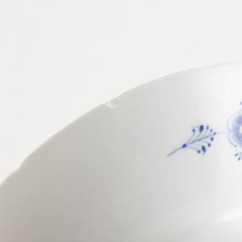 Mat-och kaffesrevis, porslin, 113 delar, "Musselmalet", Bing & Grøndahl, Danmark.
