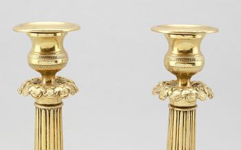 LJUSSTAKAR, 1 par, förgylld brons, empire, tidigt 1800-tal.