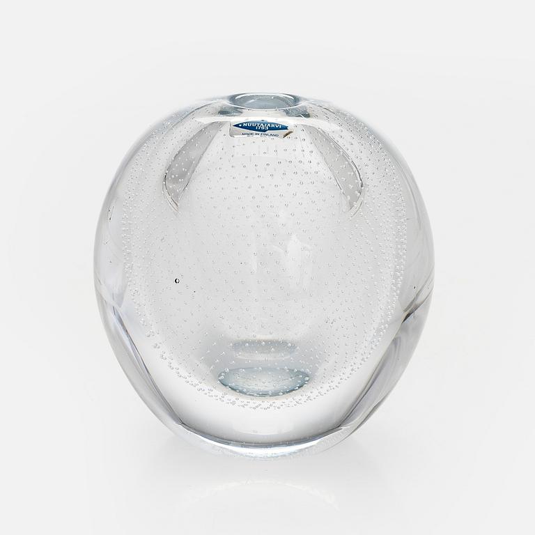 Gunnel Nyman, A glass vase, signed Gunnel Nyman Nuutajärvi 1947/1987.