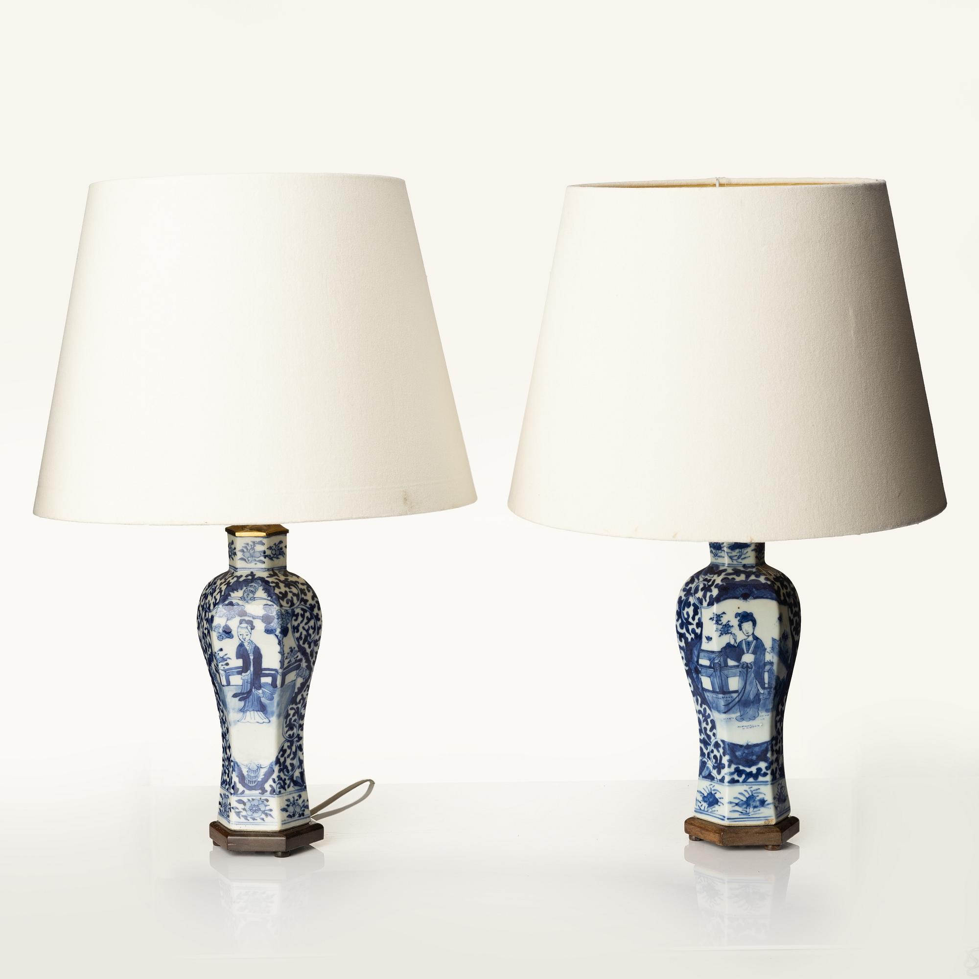 A pair of blue and white vases made in to table lamps, late Qing dynasty/circa 1900.