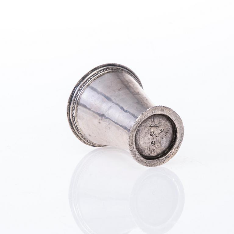 BÄGARE, silver, Carl Beck, Stockholm 1717-1736. Vikt 72 g.