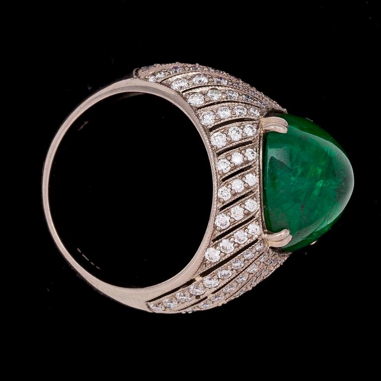 A cabochon cut emerald, 6.84 cts, and diamond ring, tot. 1.20 cts.