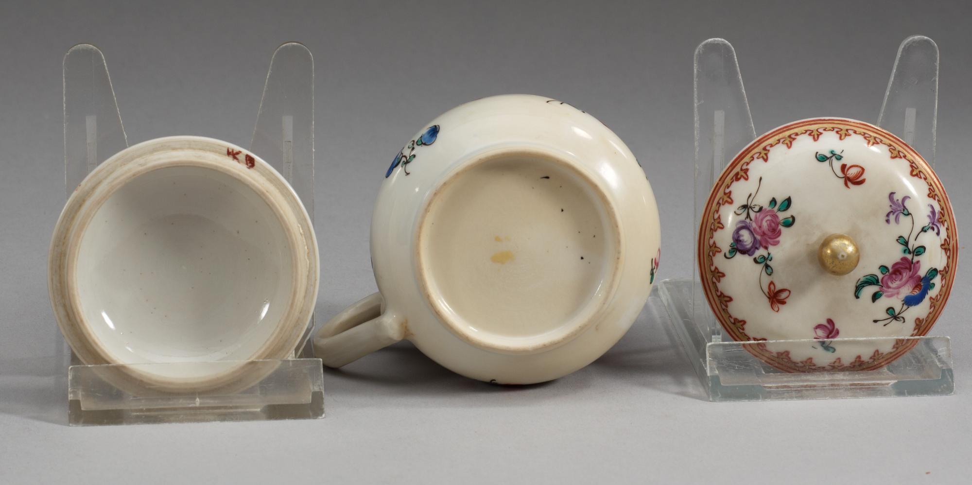 CREMEKOPPAR, sju stycken, kompaniporslin, Qing dynastin, Qianlong (1736-95).