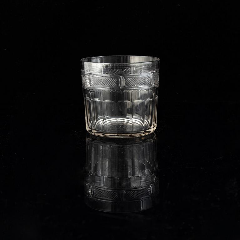 Gerda Strömberg, an early 20th century 37-pcs glass servis "Hörningsholm", Strömbergshyttan, Sweden.
