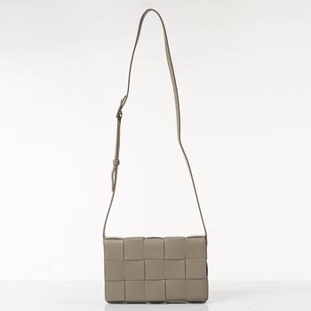 Bottega Veneta, A "Casette" leather bag.