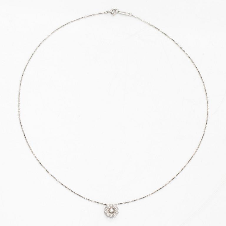 Tiffany & Co, a platinum necklace with brilliant-cut diamonds.