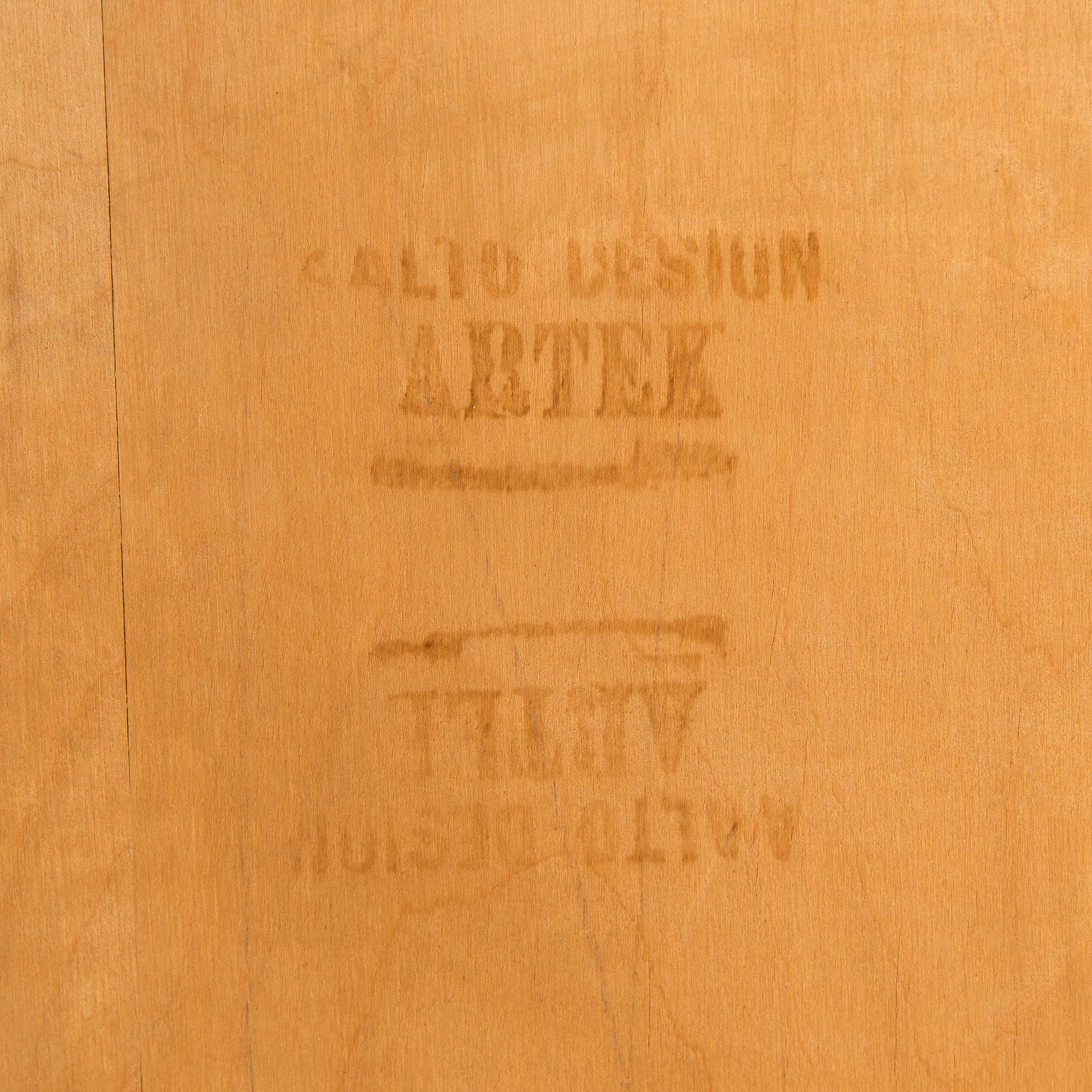 Aino Aalto, kirjahylly /kirjakaappi,  malli 408, O.Y. Huonekalu- ja Rakennustyötehdas A.B, 1950-luvun alku.