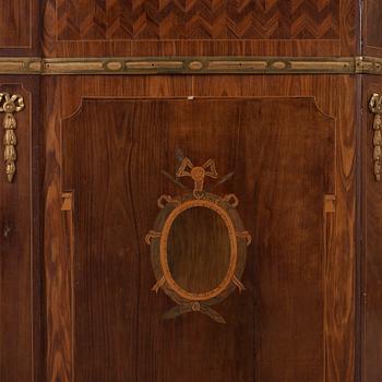 A Gustavian late 18th century commode by Anders Lundelius, master 1778.