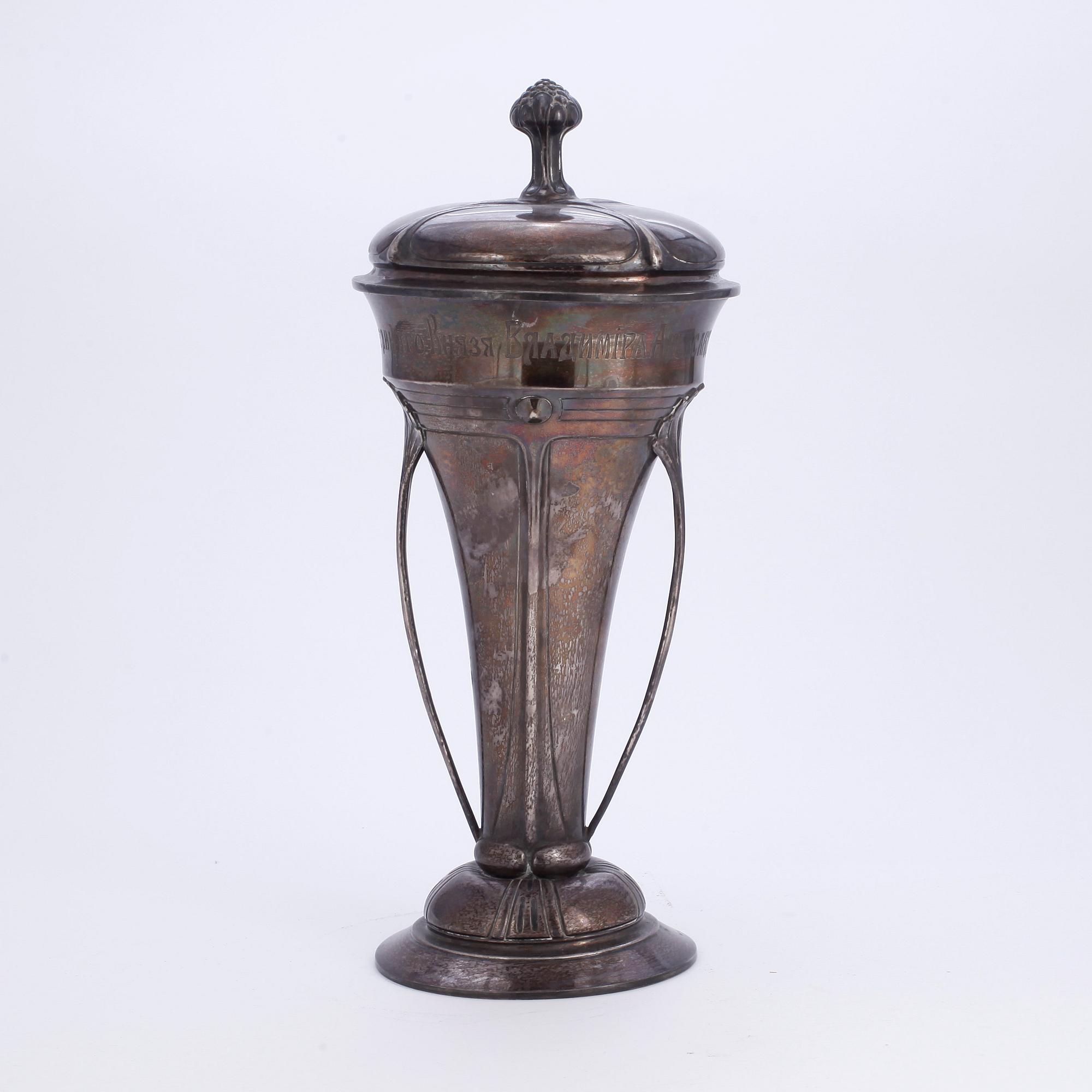 LOCKPOKAL, silver, jugend, Ryssland, 1900-tal. Bär otydliga stämplar. Tot vikt 840 gram.