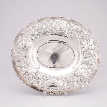 PRESENTERFAT, silver, Barockstil, Guldsmeds aktiebolaget, Stockholm, 1955. Vikt 360 gram.