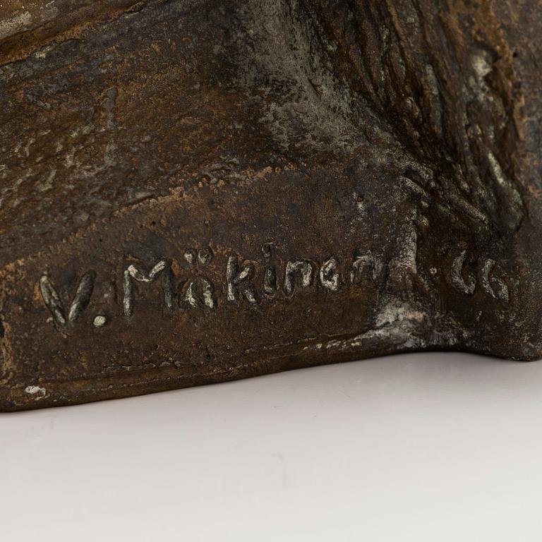 Viljo Mäkinen, A girl's head.