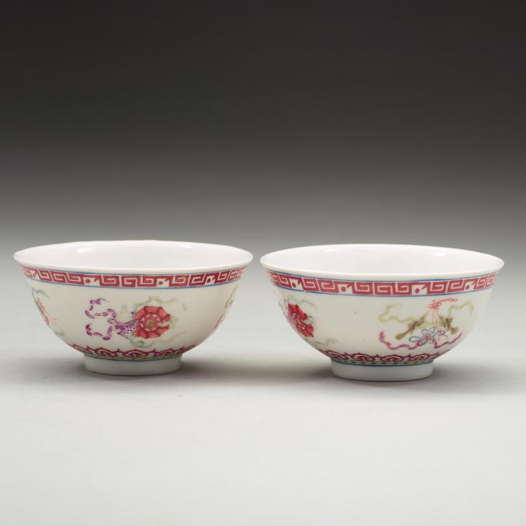 A pair of bowls, Republic with Daoguang seal mark.
