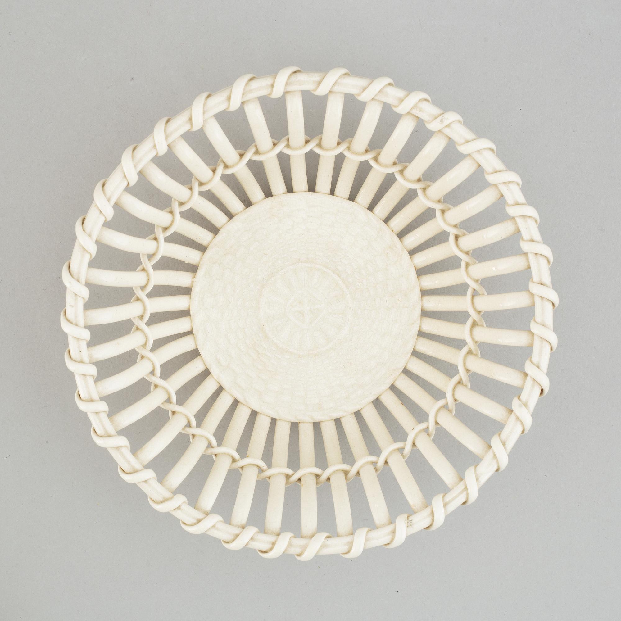 GALLERSKÅL, flintgods, Wedgwood samt FAT, flintgods, Sewell, England, 1800-tal.