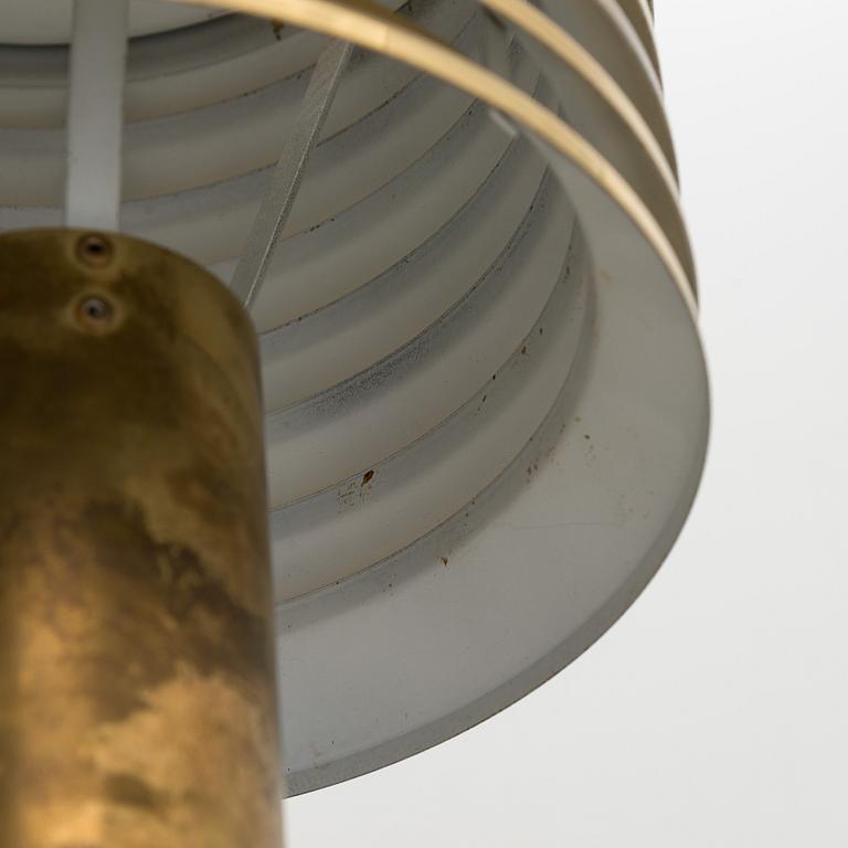 Hans-Agne Jakobsson, pöytävalaisin, malli B142,  Markaryd, 1960-70-luku.