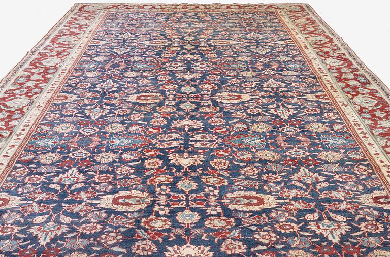 An antique cotton Agra of 'Ziegler Mahal' design, Northern India, c. 647 x 330 cm.