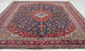 A Kashan carpet, a. 420 x 290 cm.