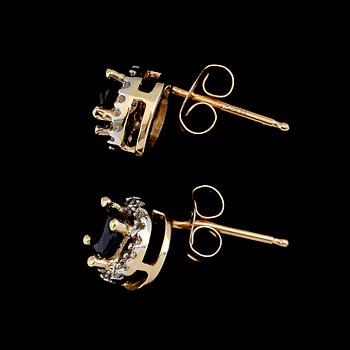 ÖRHÄNGEN, 1 par, 14K guld, safirer och diamanter tot ca 0.10 ct.
