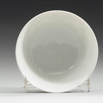 A famille rose bowl, Guangxu mark, early 20th century.